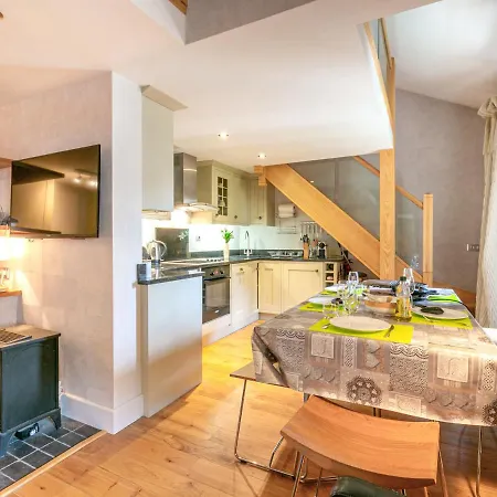 Apartament Duplex Elegant A : Wifi, Parking Couvert, Proche Commodites Et Navette - Fr-1-694-61 *